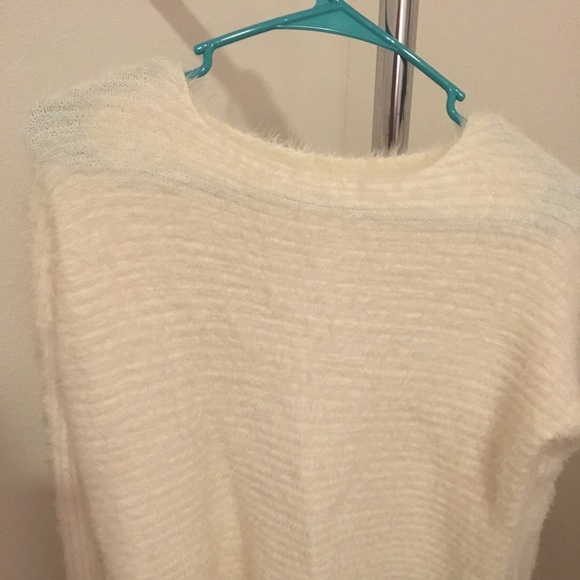 White fluffy sweater - Picture 4 of 4